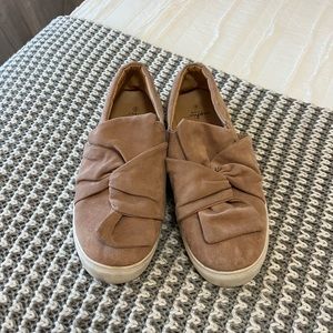 Slip on sneakers with bow size 9